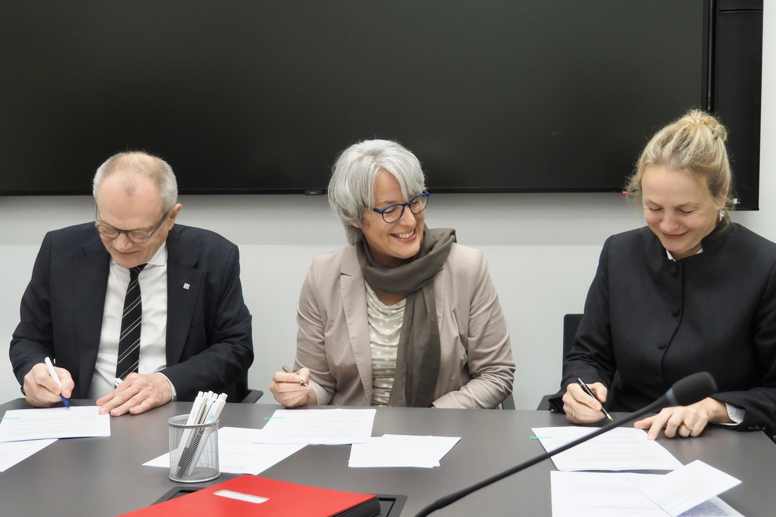 Unterzeichnung der Gemeinsamen Erklärung zum Aufbau Unabhängiger Regionaler Aufarbeitungskommissionen der evangelischen Landeskirchen